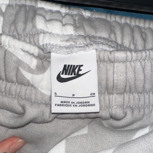 Nike Women's casual set - Picture 4 of 7